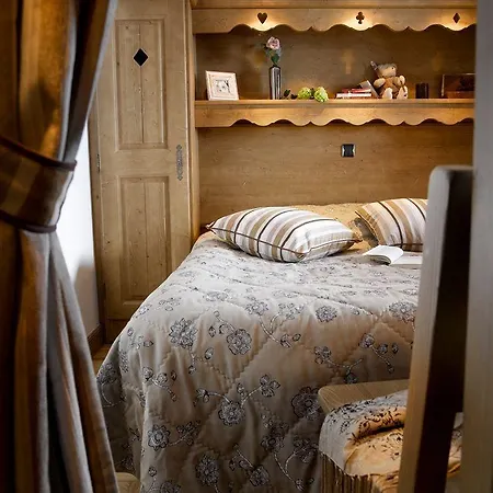 Cgh Boutique Le Hameau De Pierre Blanche מלון דירות 5*
