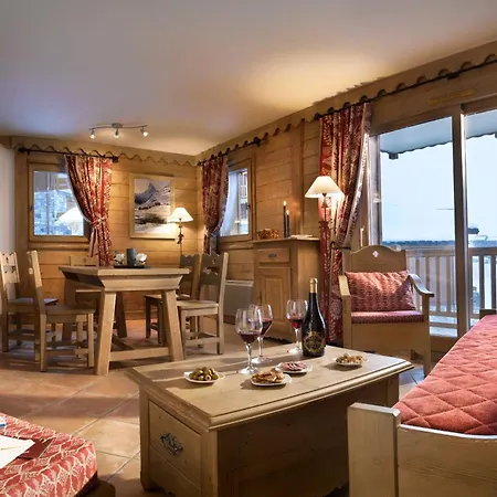 Cgh Boutique Le Hameau De Pierre Blanche מלון דירות 5*